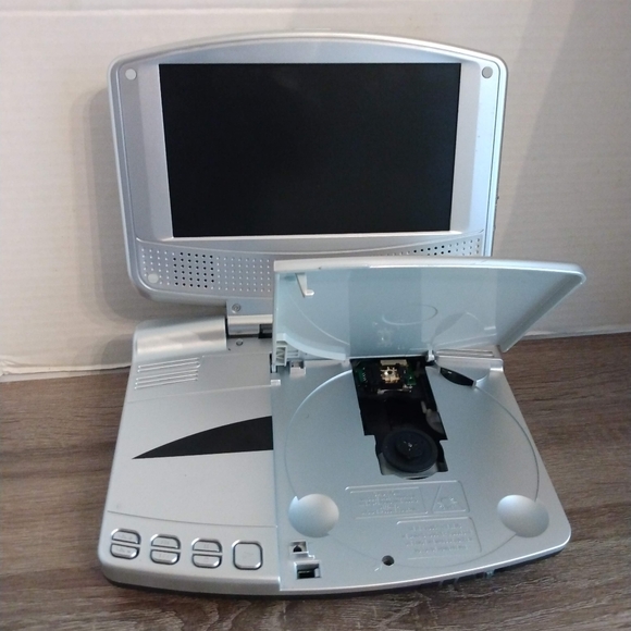 Durabrand DVD/CD Player - Picture 2 of 13